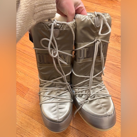 new Moon Boot Icon Glance Platinum Satin Boots - Picture 9 of 12